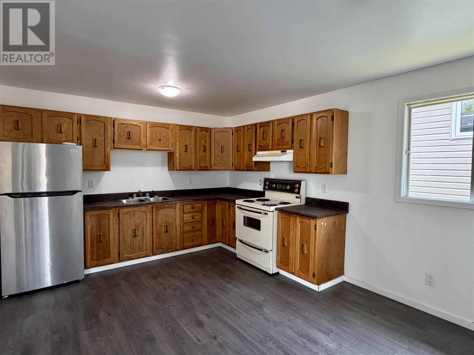 9 Lisbon Rd Property Photo 2