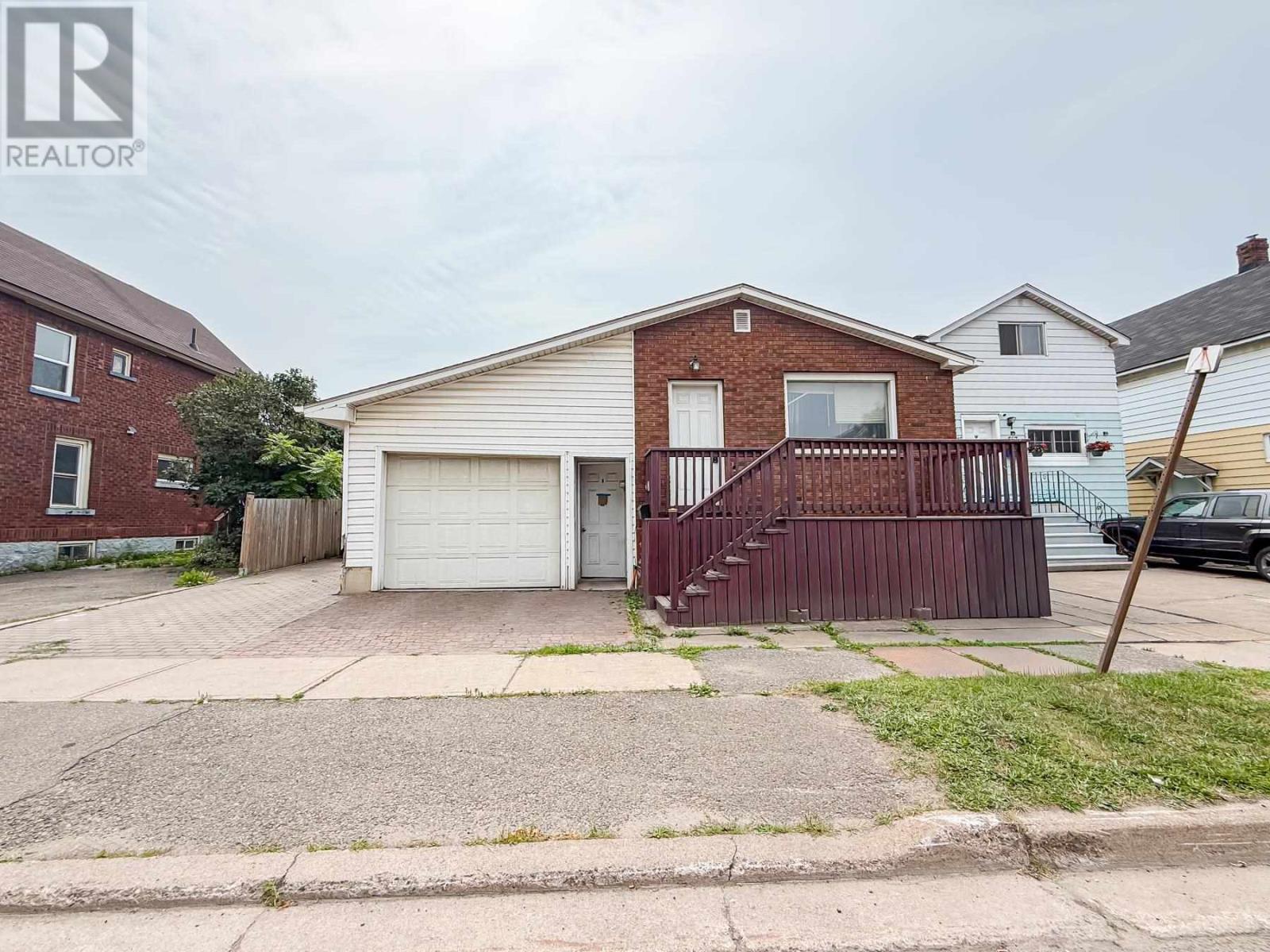 655 Queen St W Property Photo 1