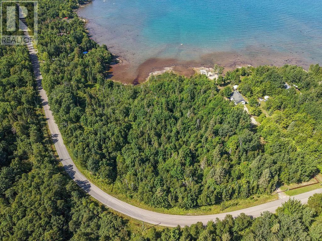 . Four Seasons Dr Property Photo 2