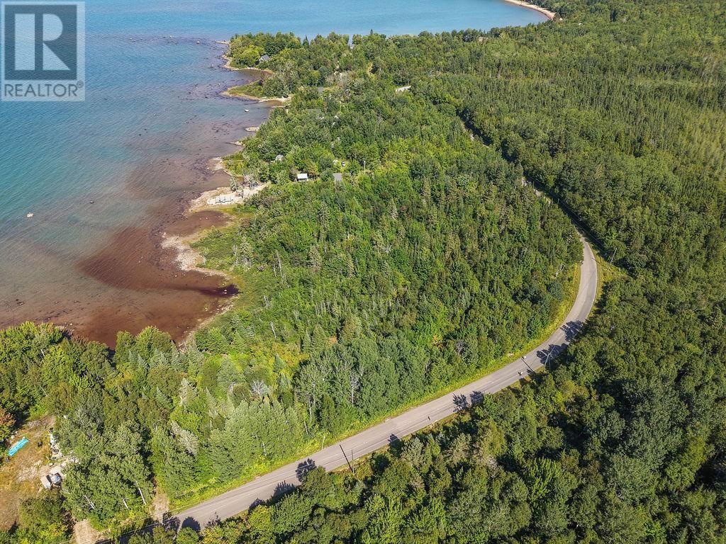 . Four Seasons Dr Property Photo 4