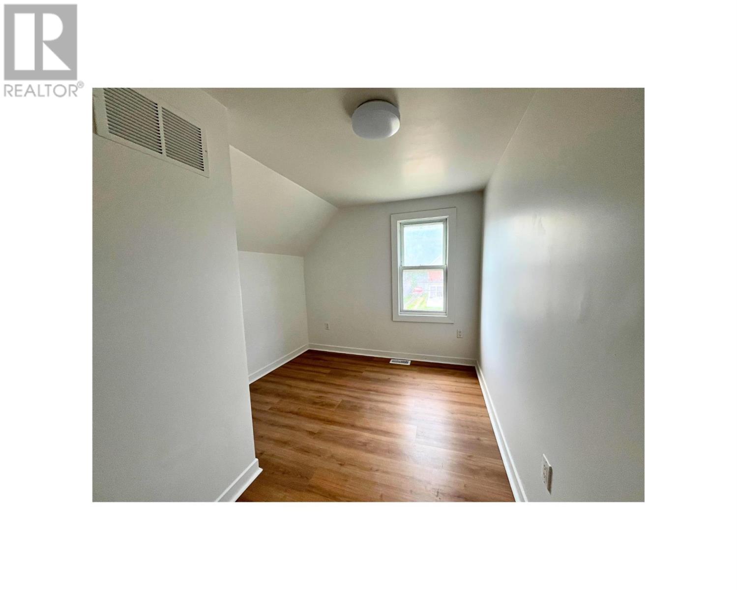 258 St. James St Property Photo 10