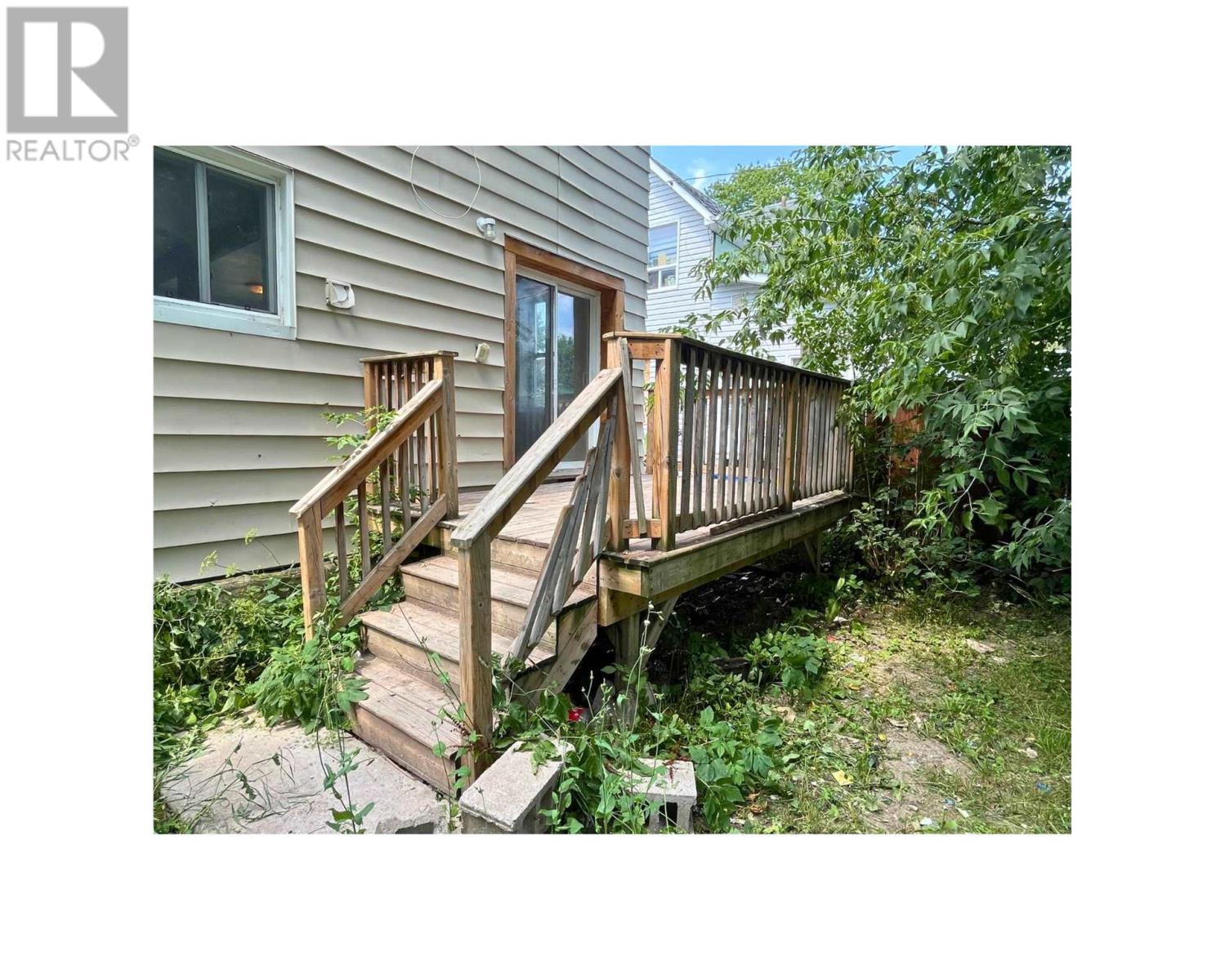 258 St. James St Property Photo 14