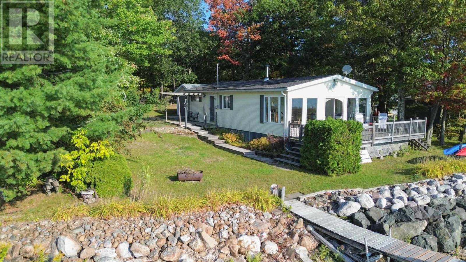 647b Lakeshore Dr Property Photo 3