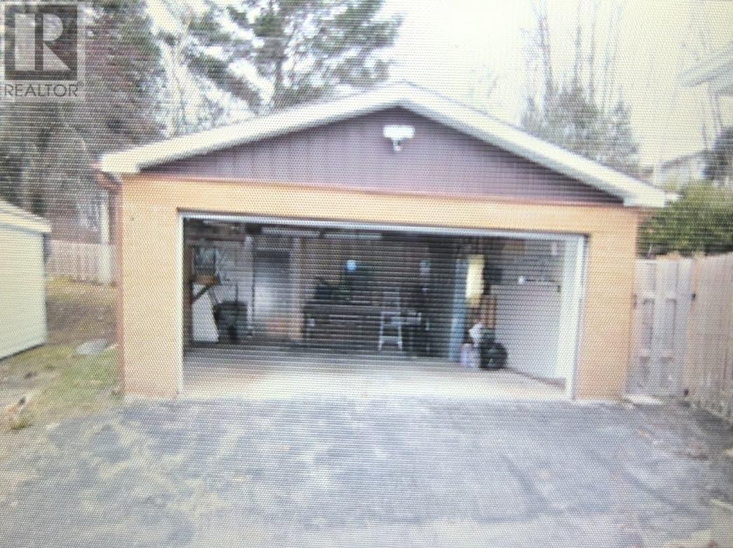 190 Axmith Ave Property Photo 2