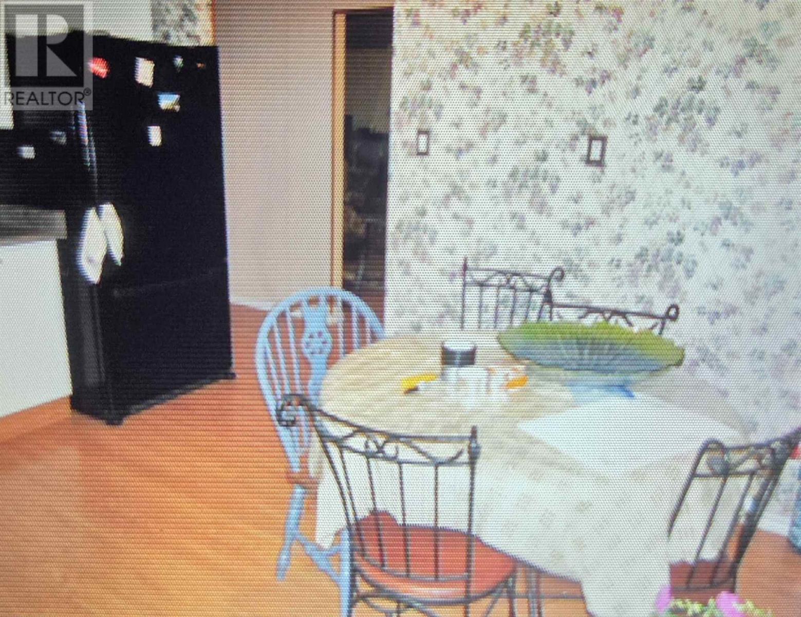190 Axmith Ave Property Photo 4