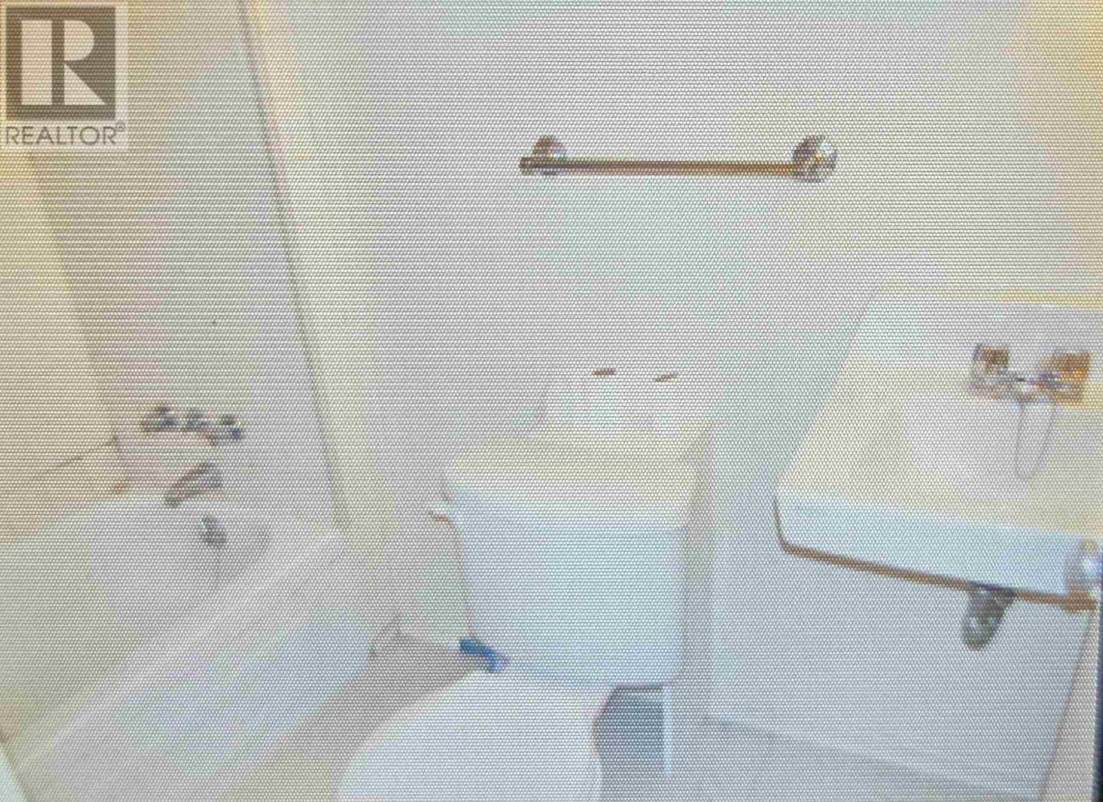 190 Axmith Ave Property Photo 14