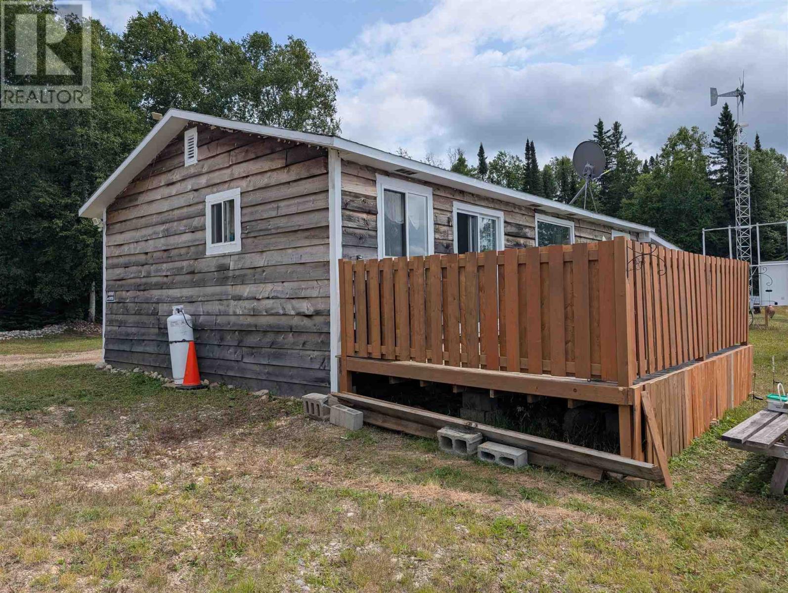524 Highway 101 Property Photo 2