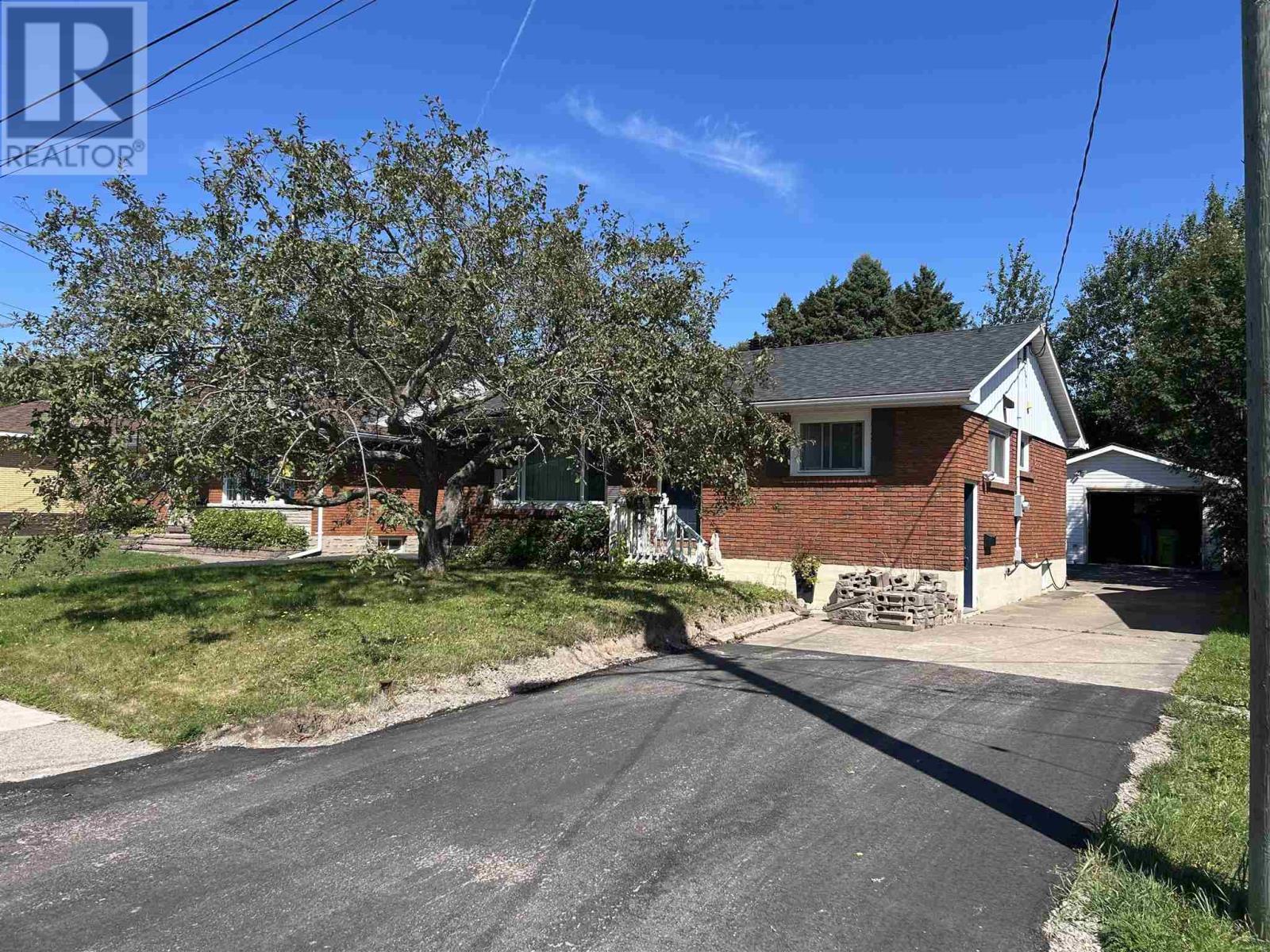 14 Nicolas AVE
