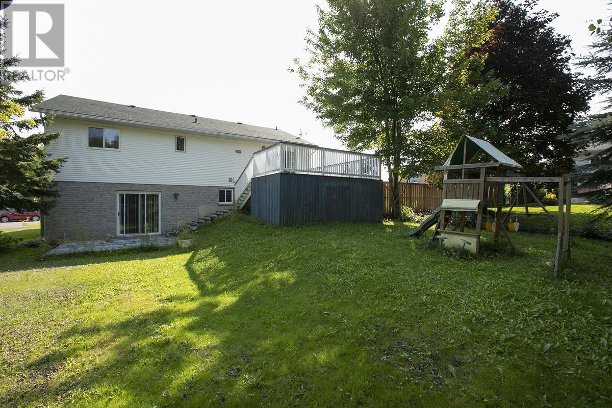 987 Lake St Property Photo 5