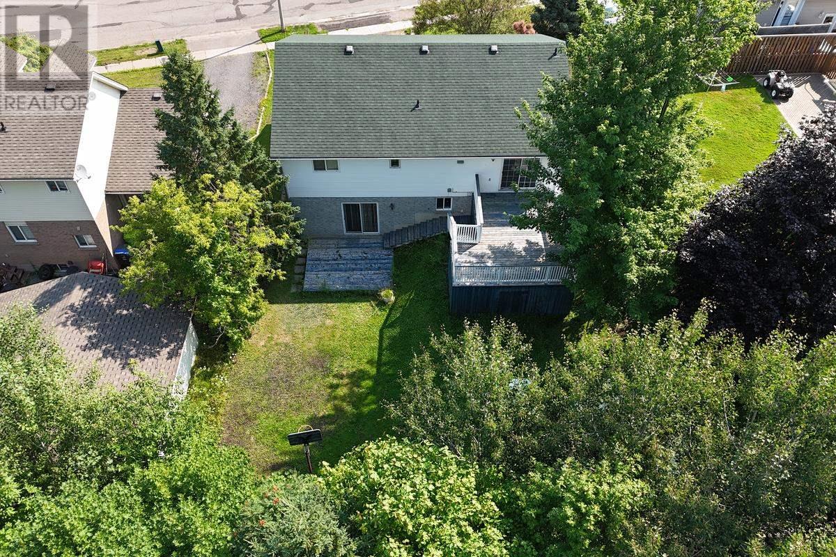 987 Lake St Property Photo 11