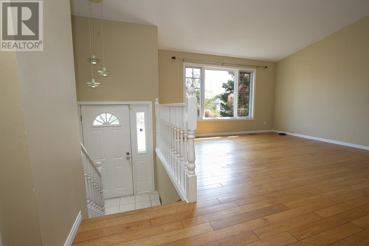 987 Lake St Property Photo 13