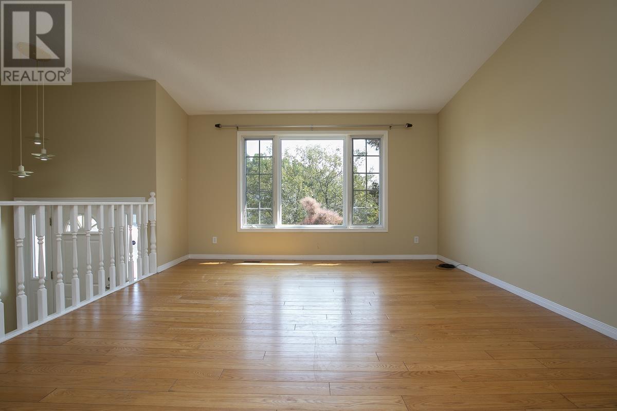987 Lake St Property Photo 14
