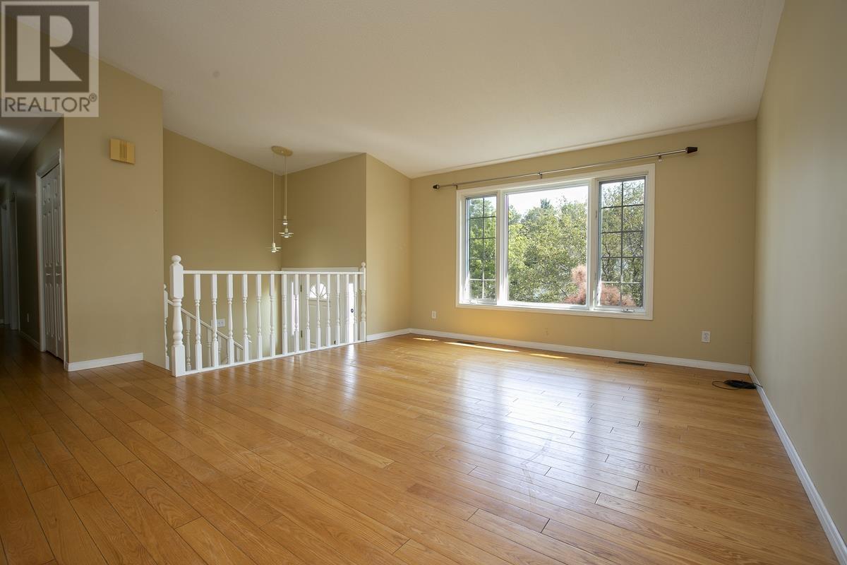 987 Lake St Property Photo 15