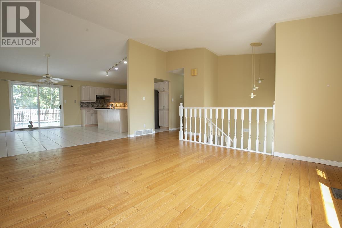 987 Lake St Property Photo 17