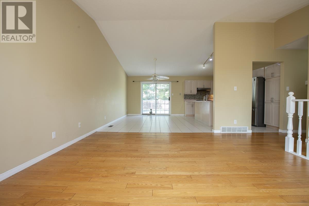 987 Lake St Property Photo 18