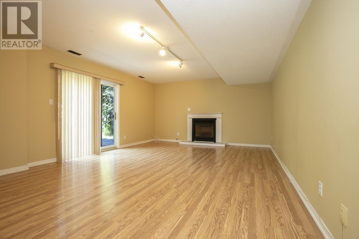 987 Lake St Property Photo 40