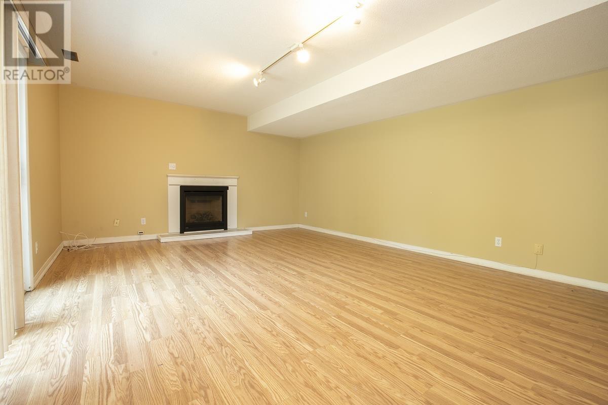 987 Lake St Property Photo 41