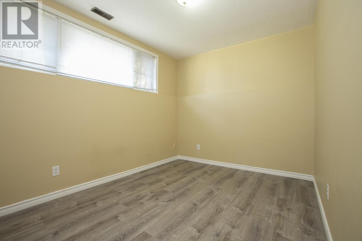 987 Lake St Property Photo 45