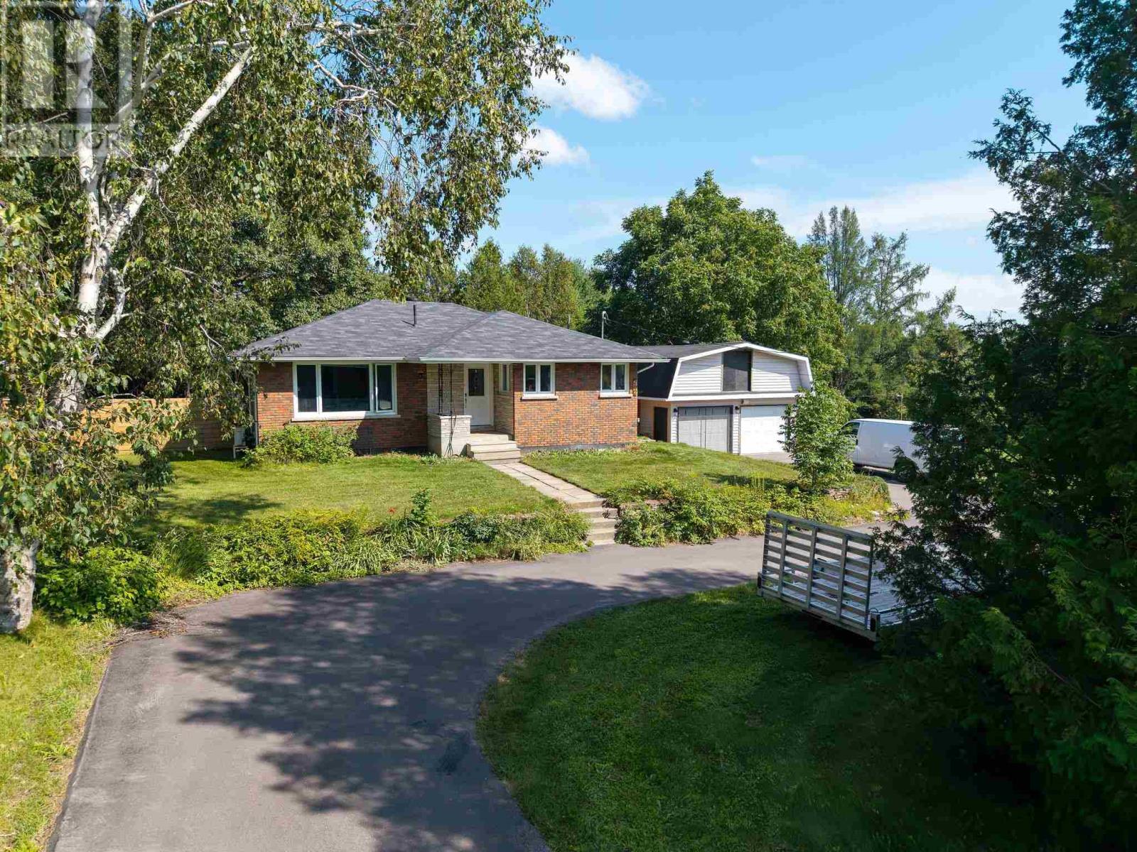 202 Old Goulais Bay Rd, Includes 196 Old Goulais Bay Road Photo de la propriété 1