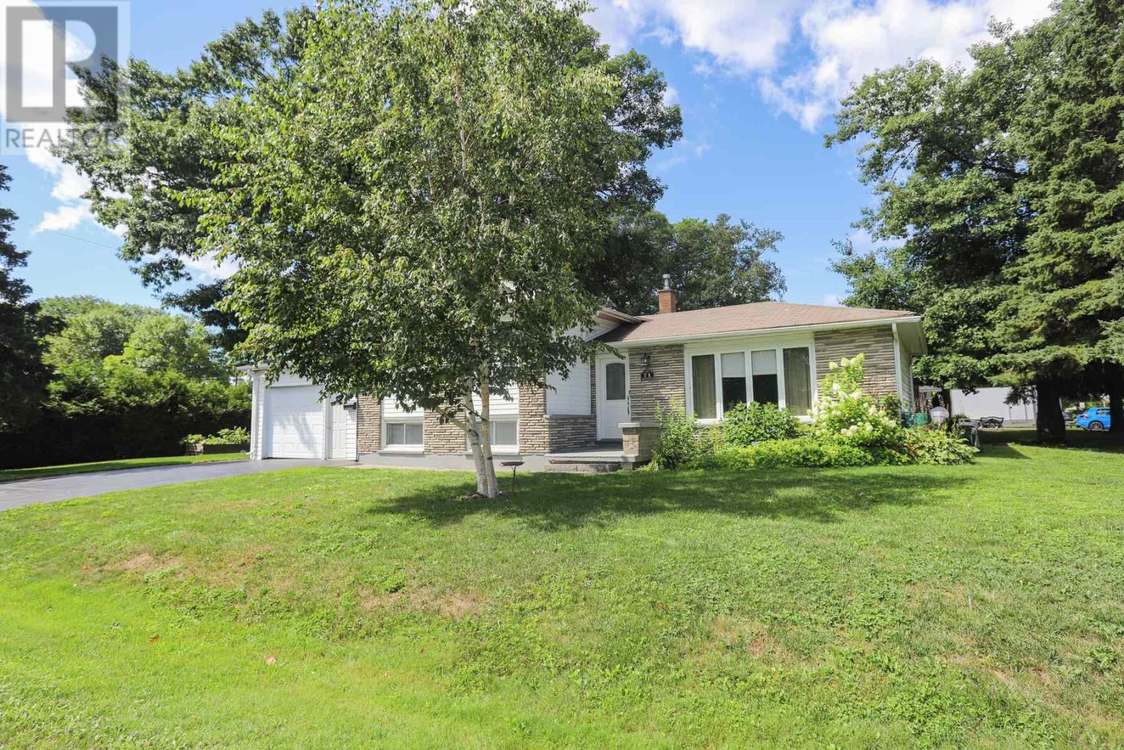 71 Dablon St Property Photo 2