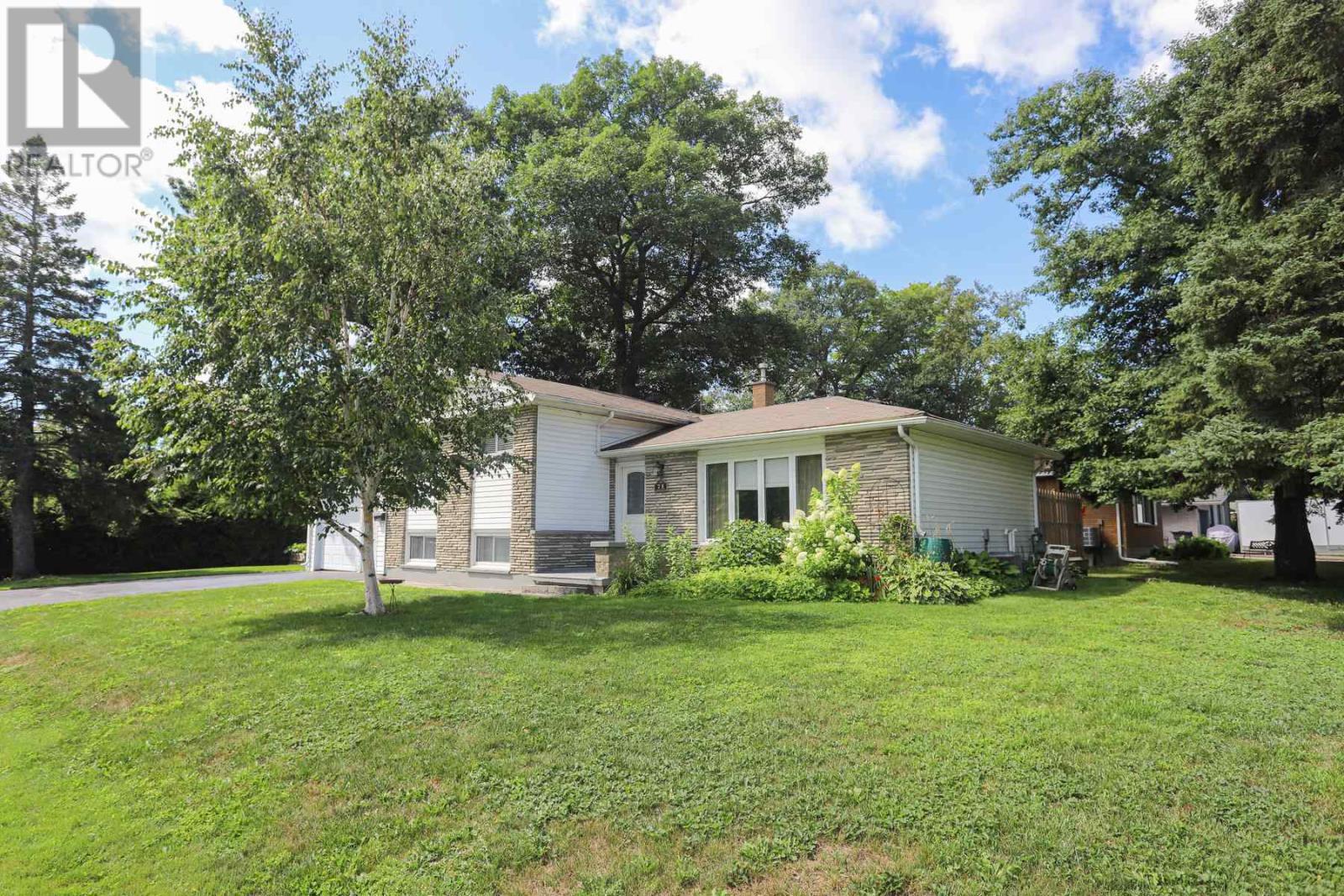 71 Dablon St Property Photo 44