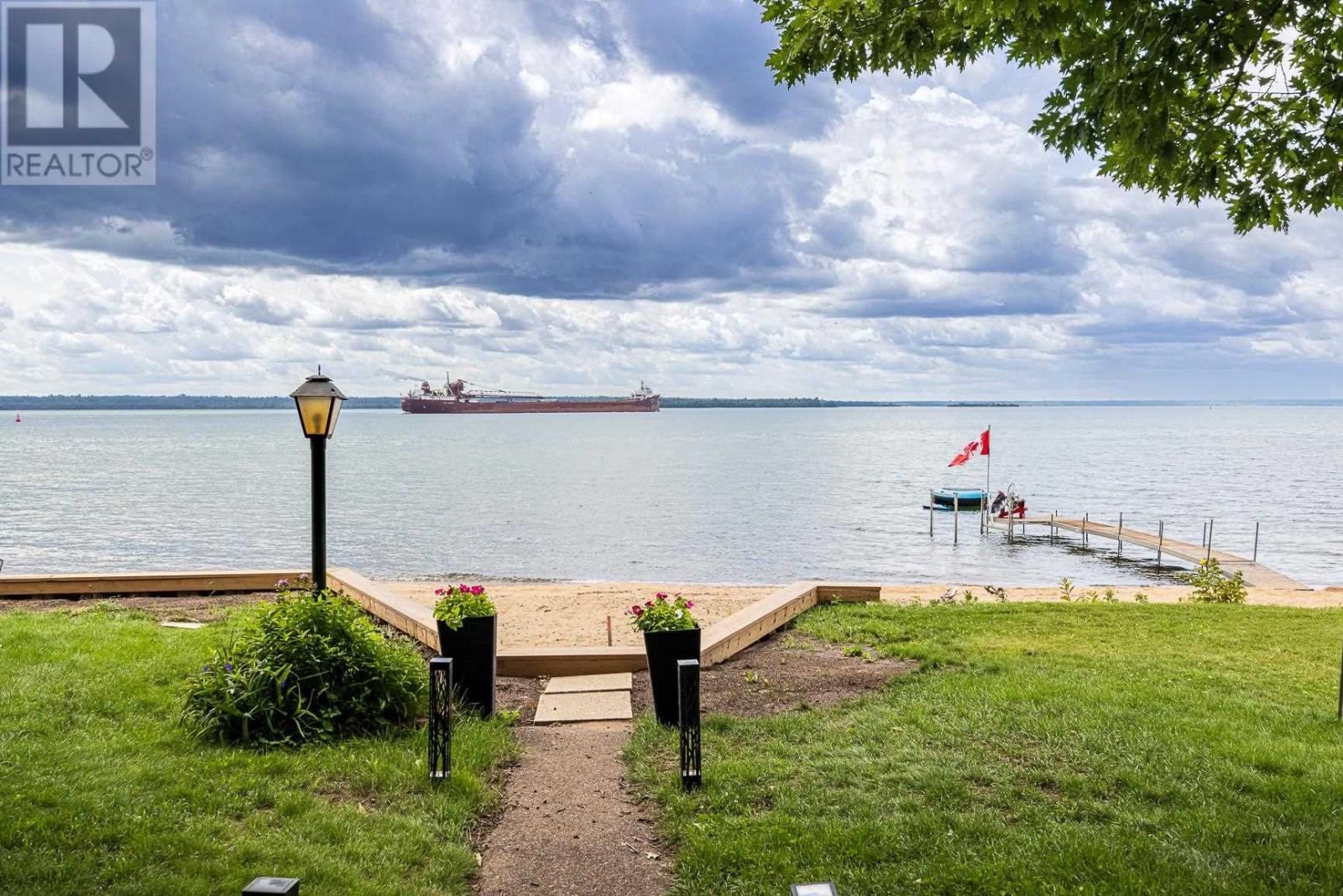 267 Pointe Louise Dr Photo de la propriété 1