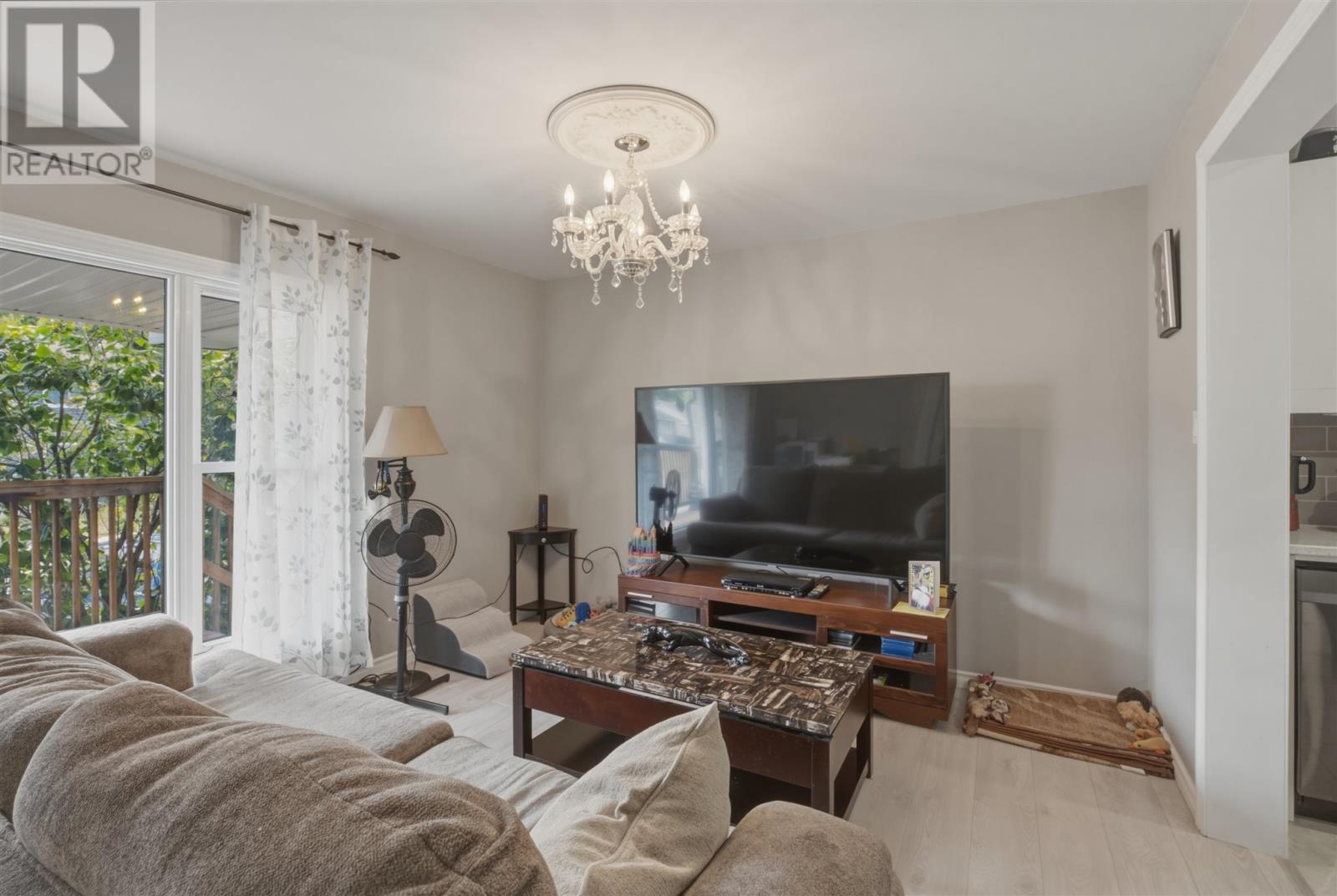 44 Axmith Ave Property Photo 4