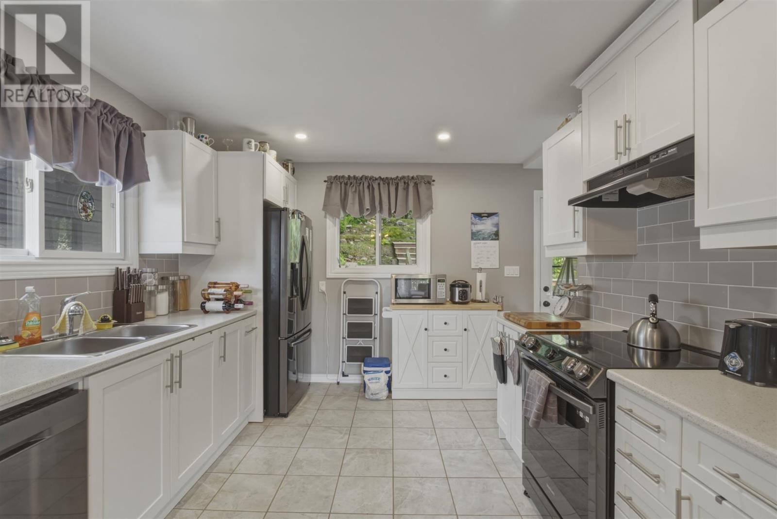 44 Axmith Ave Property Photo 7