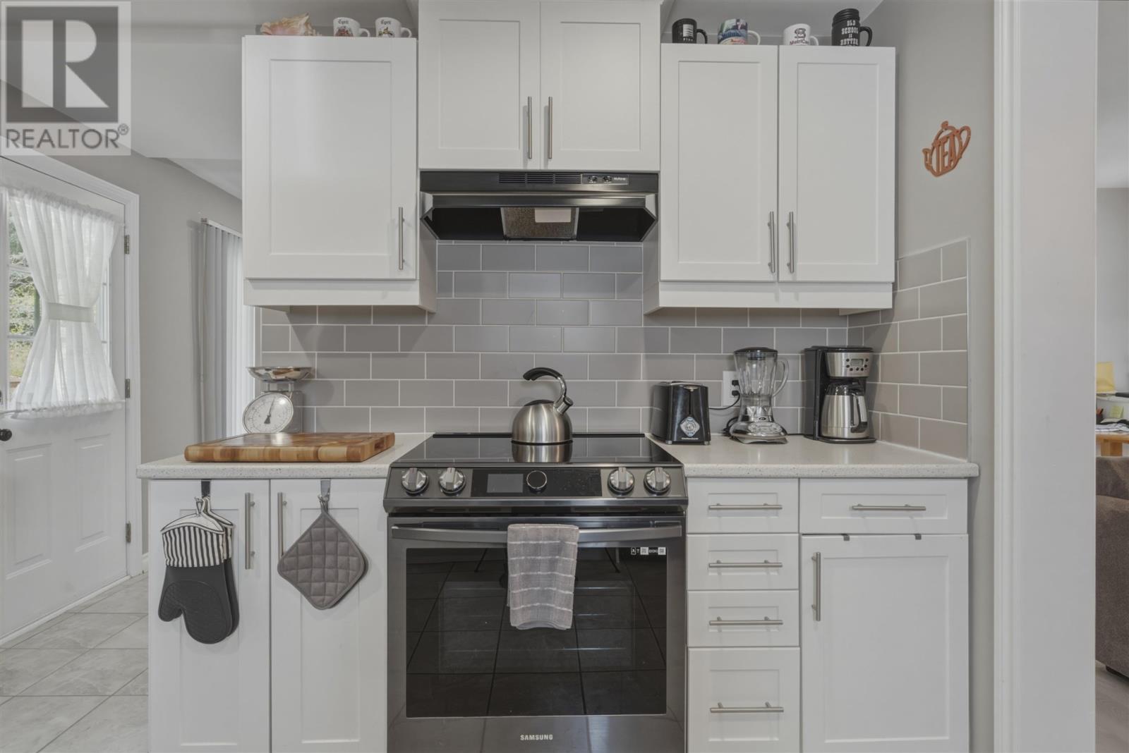 44 Axmith Ave Property Photo 8