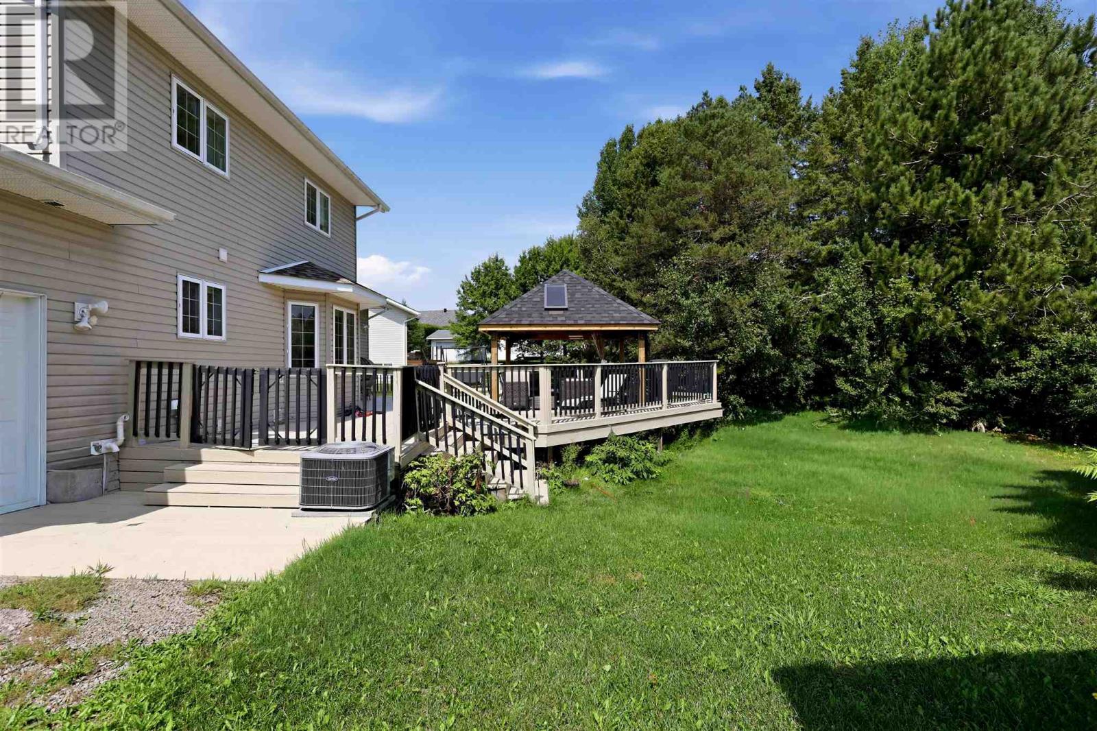 6 Millstream Dr Property Photo 4