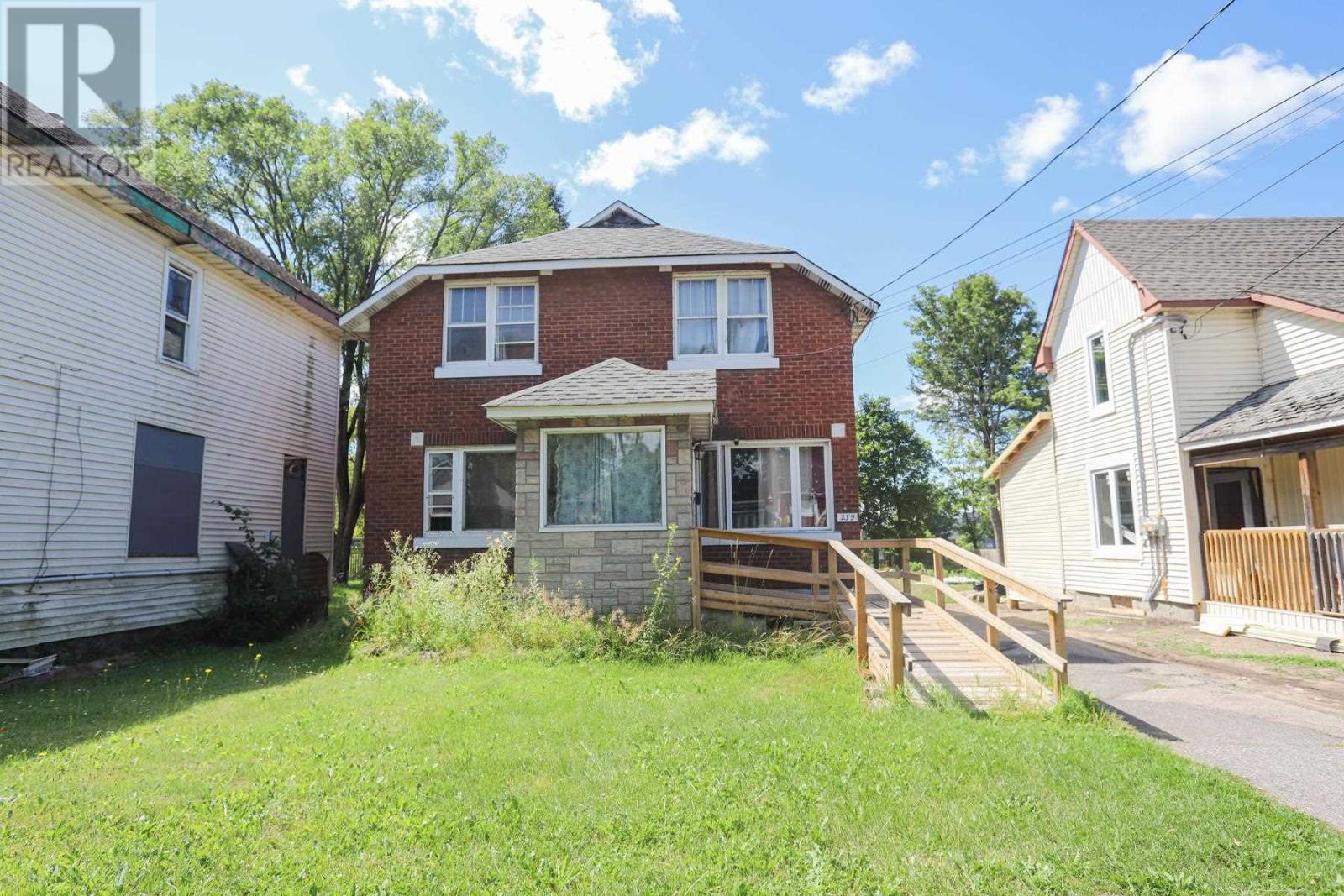 239 Wellington ST