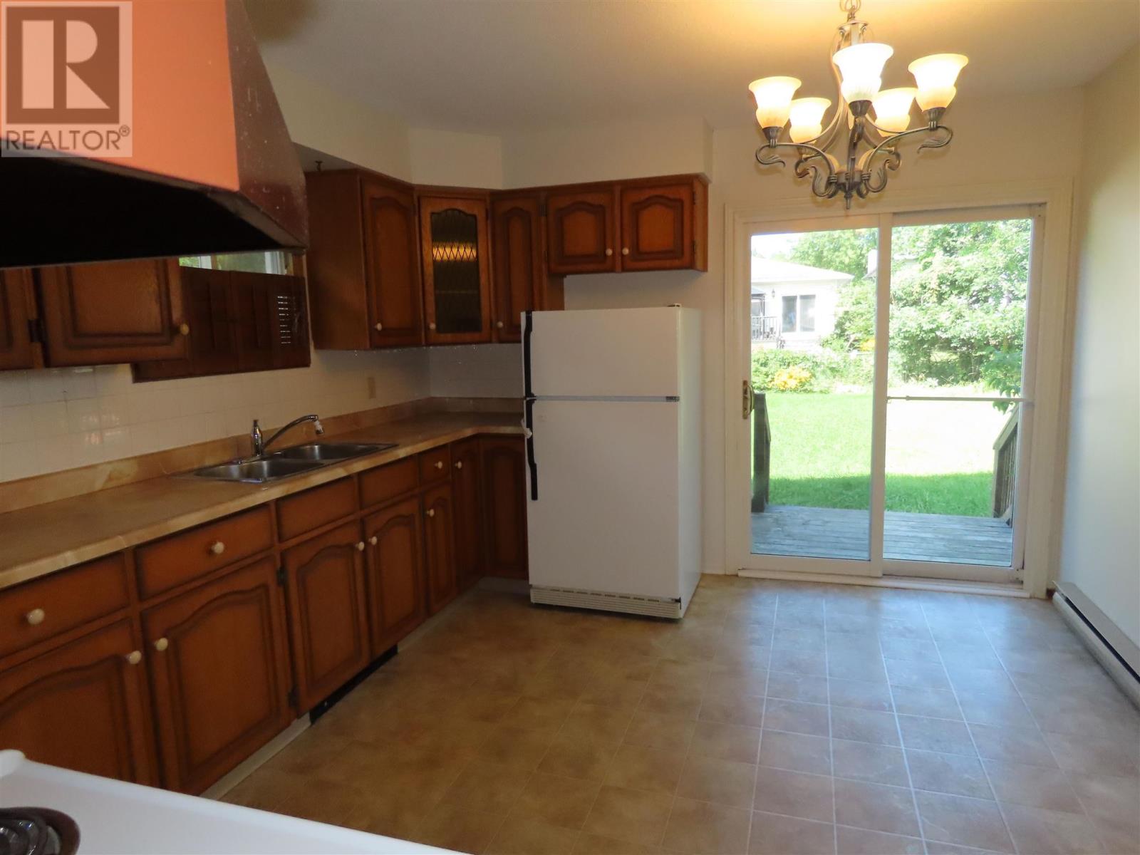 32 Breton Rd Property Photo 5