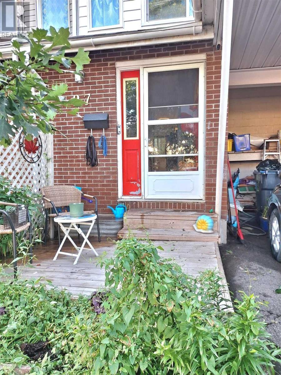 27 Ferguson AVE