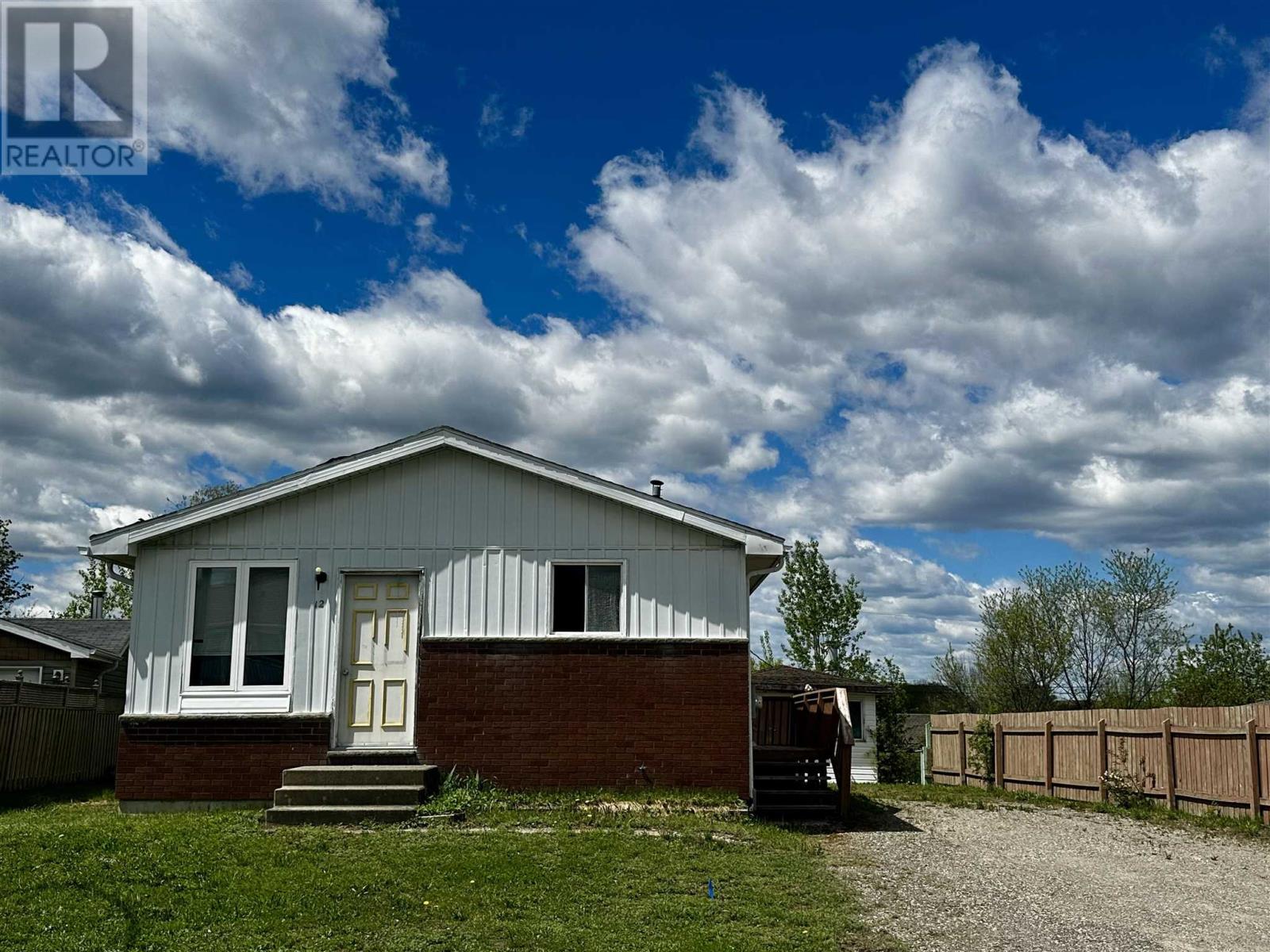 12 Lauzon Cres Property Photo 1