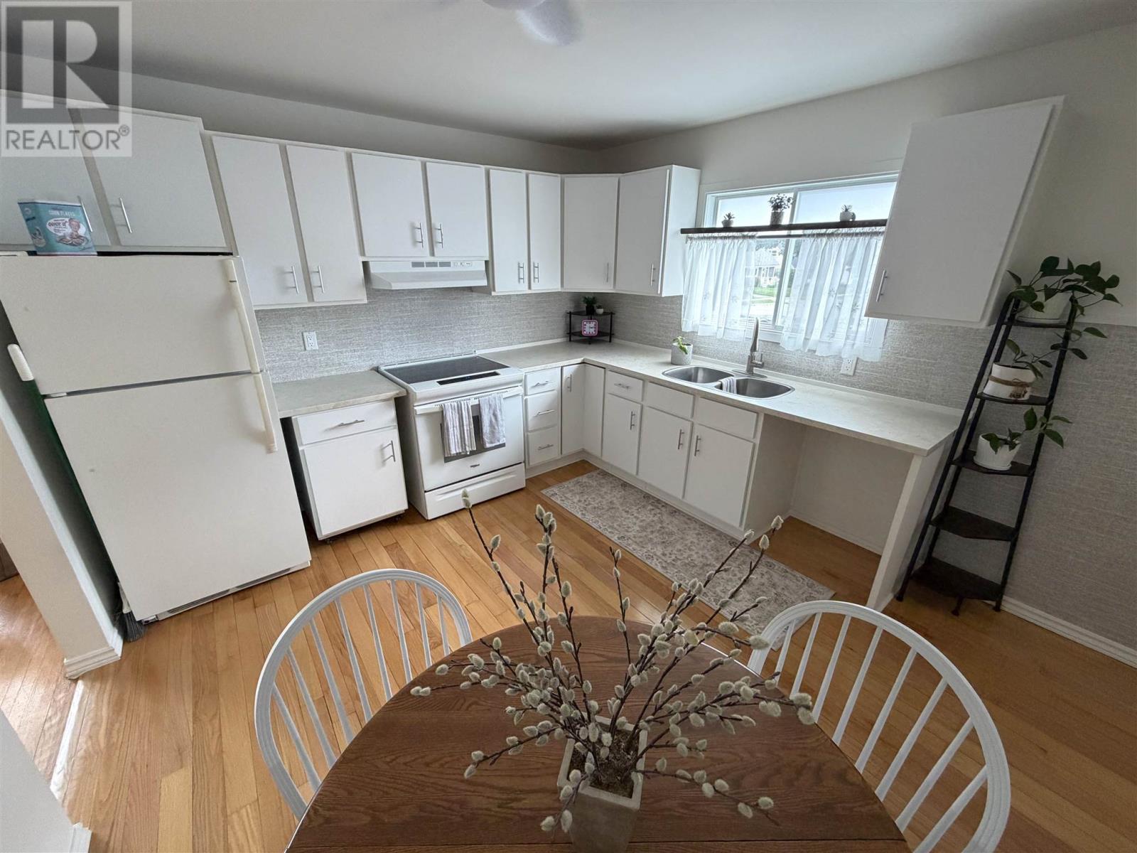 74 Roman Ave Property Photo 10