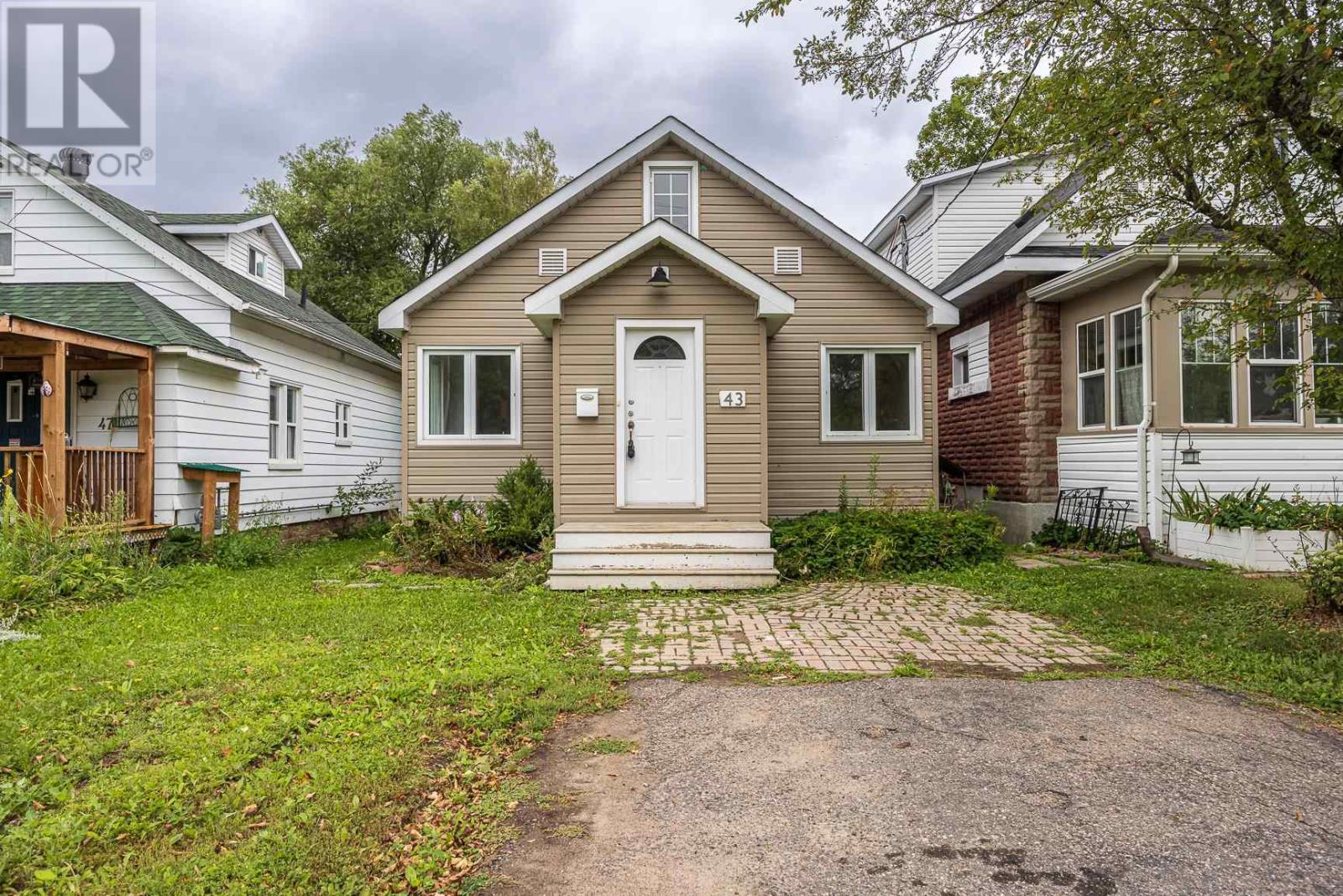43 Salisbury AVE Property Photo 1