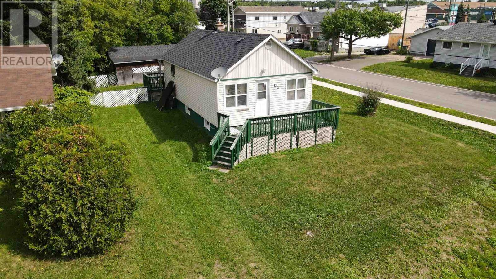 16 Stevens St Property Photo 1