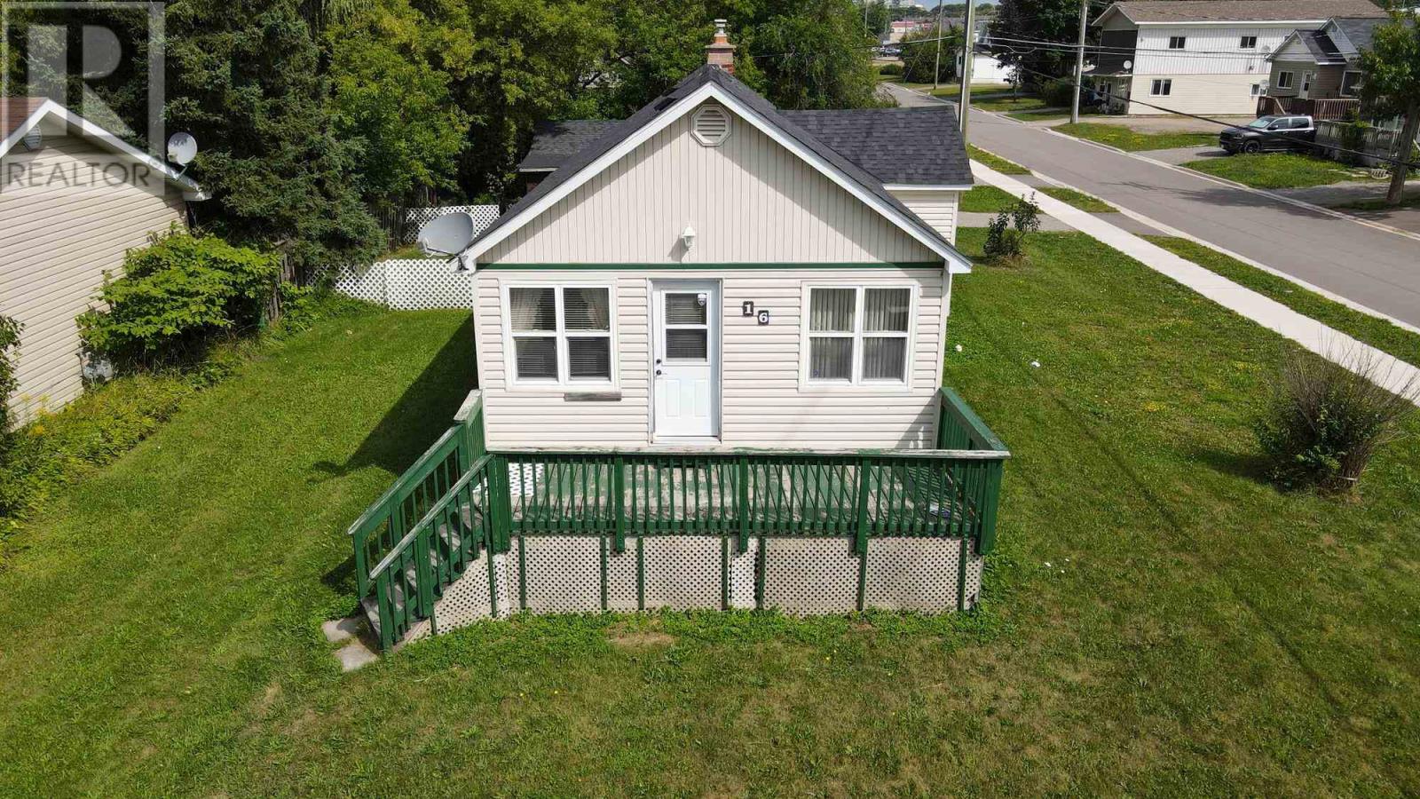 16 Stevens St Property Photo 3