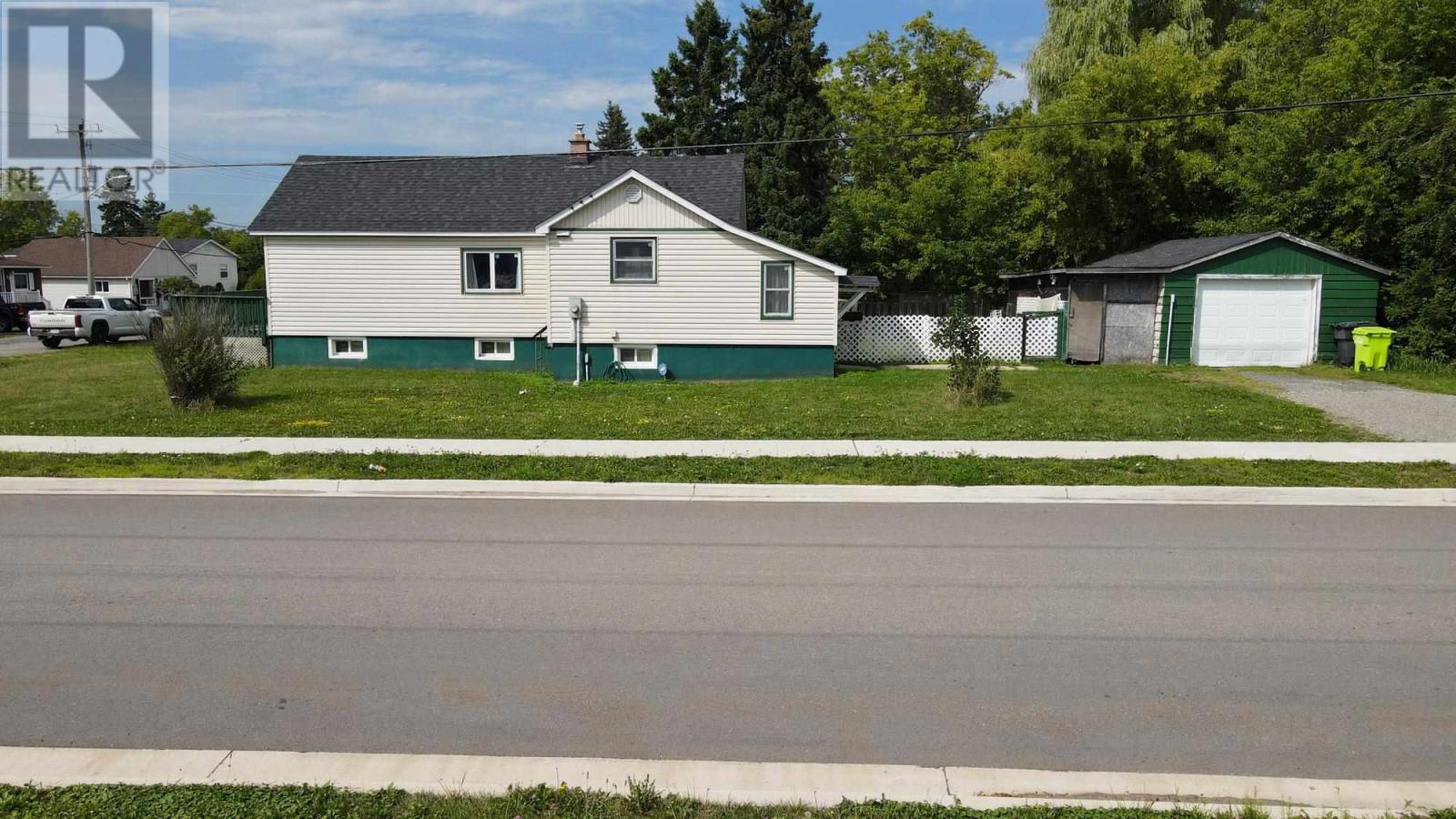16 Stevens St Property Photo 5