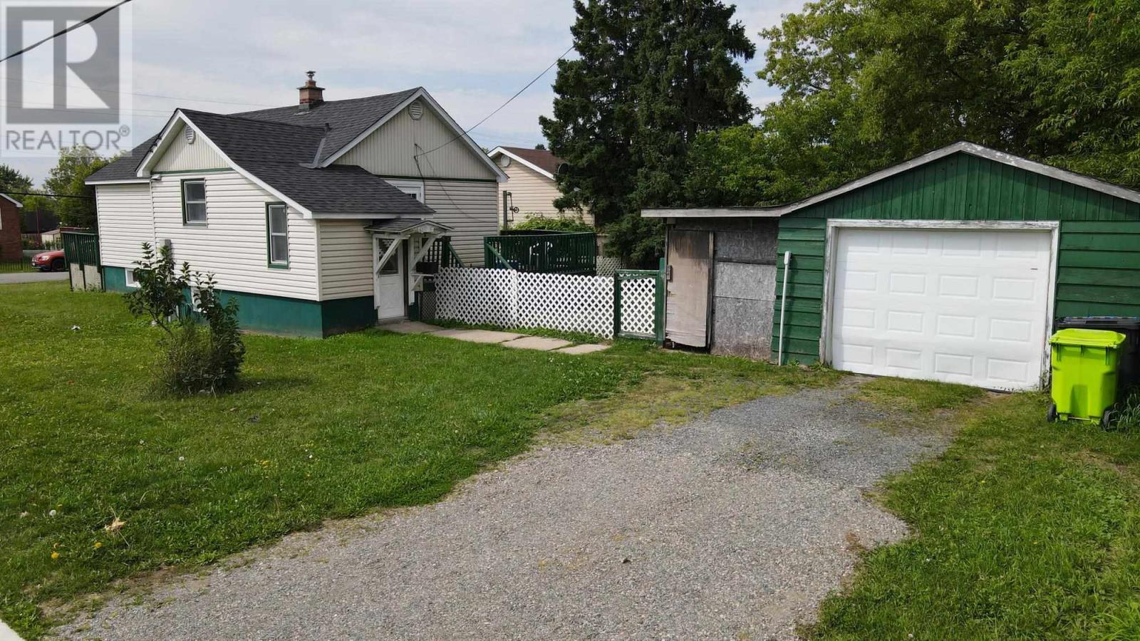 16 Stevens St Property Photo 6