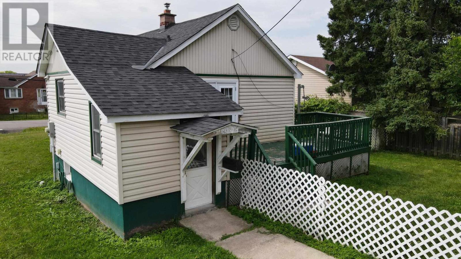 16 Stevens St Property Photo 7