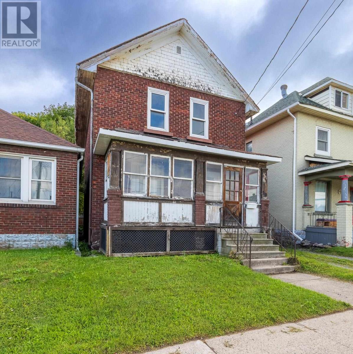 30 Wellington ST E