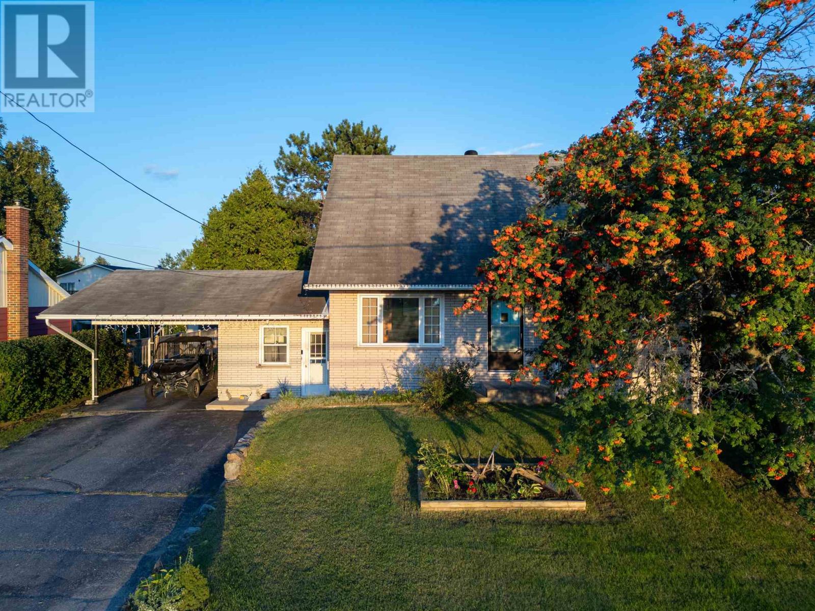 190 Woodward Ave Property Photo 1
