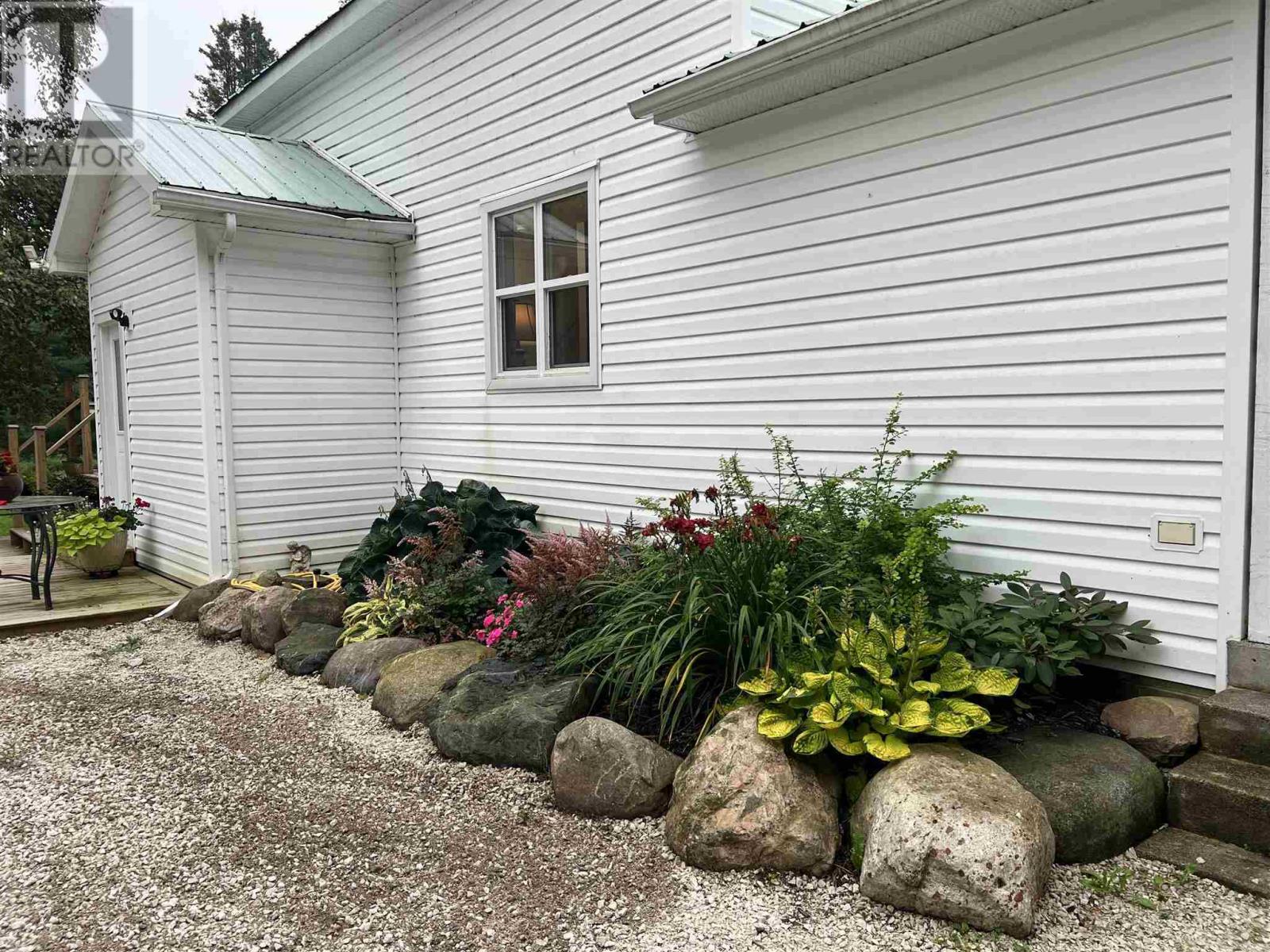 26 Centre Line Rd Property Photo 10