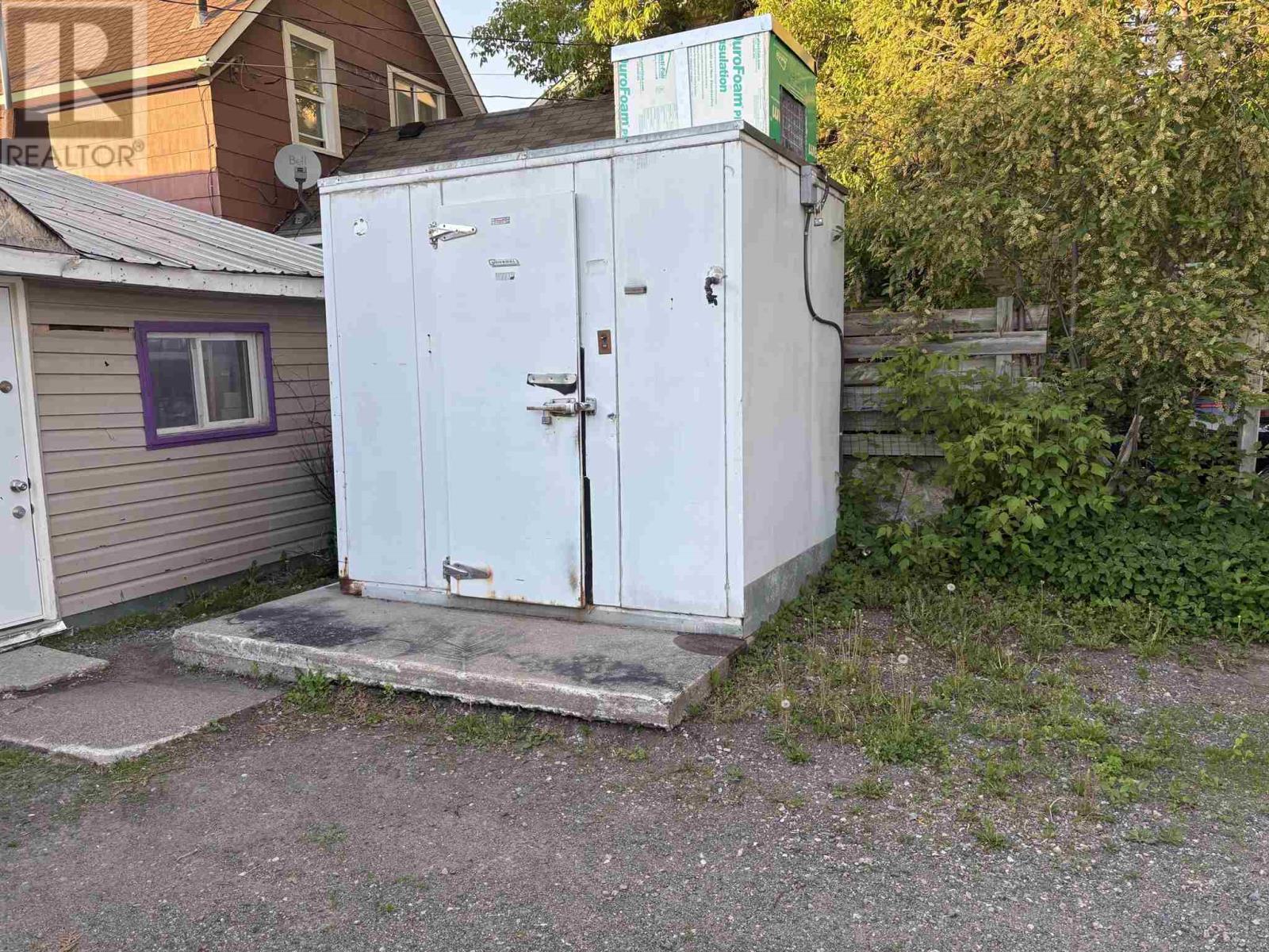 280 Bruce St Property Photo 3