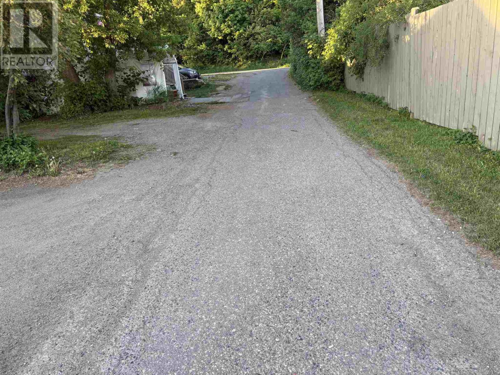 280 Bruce St Property Photo 4