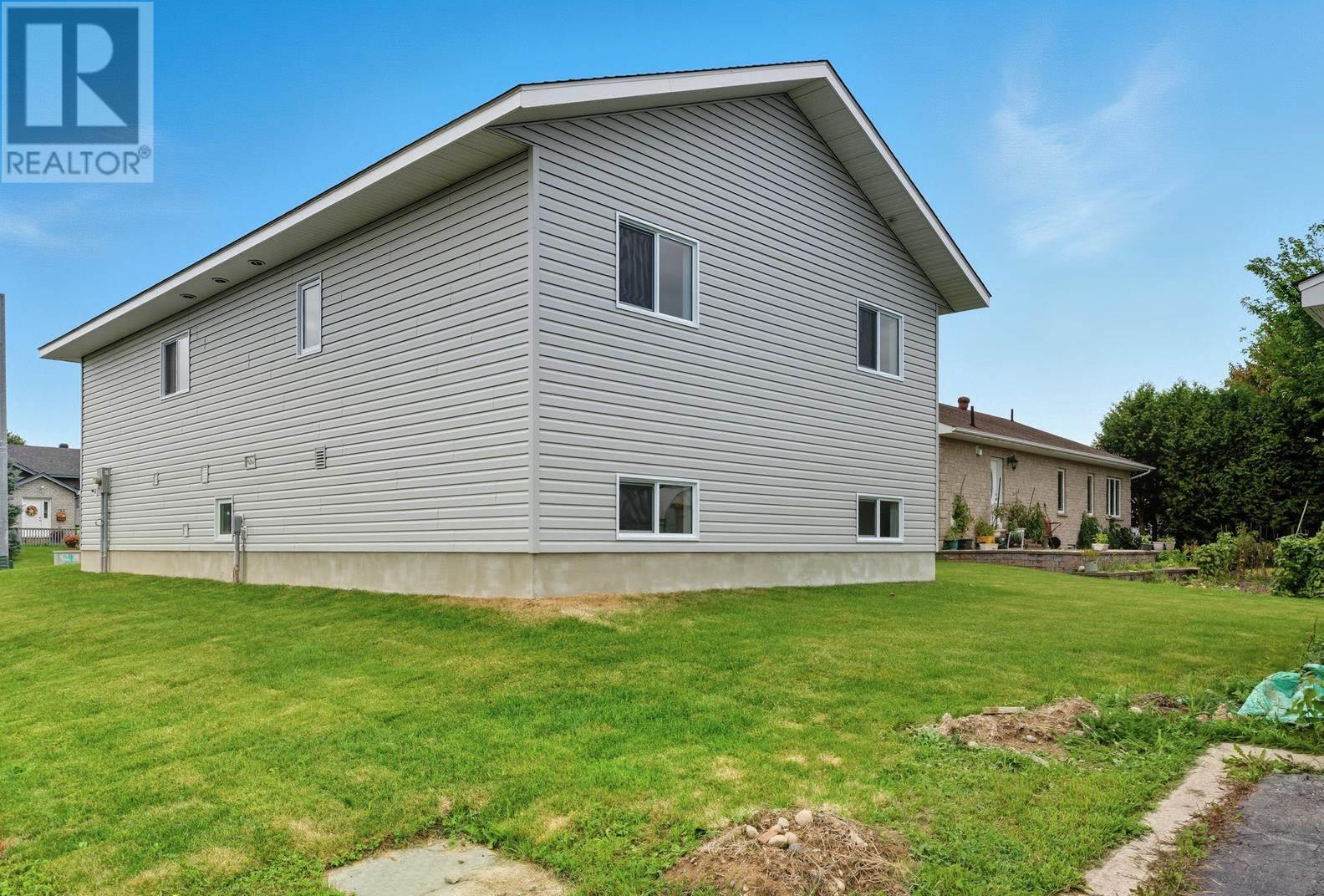 237 Pentagon Blvd Property Photo 3