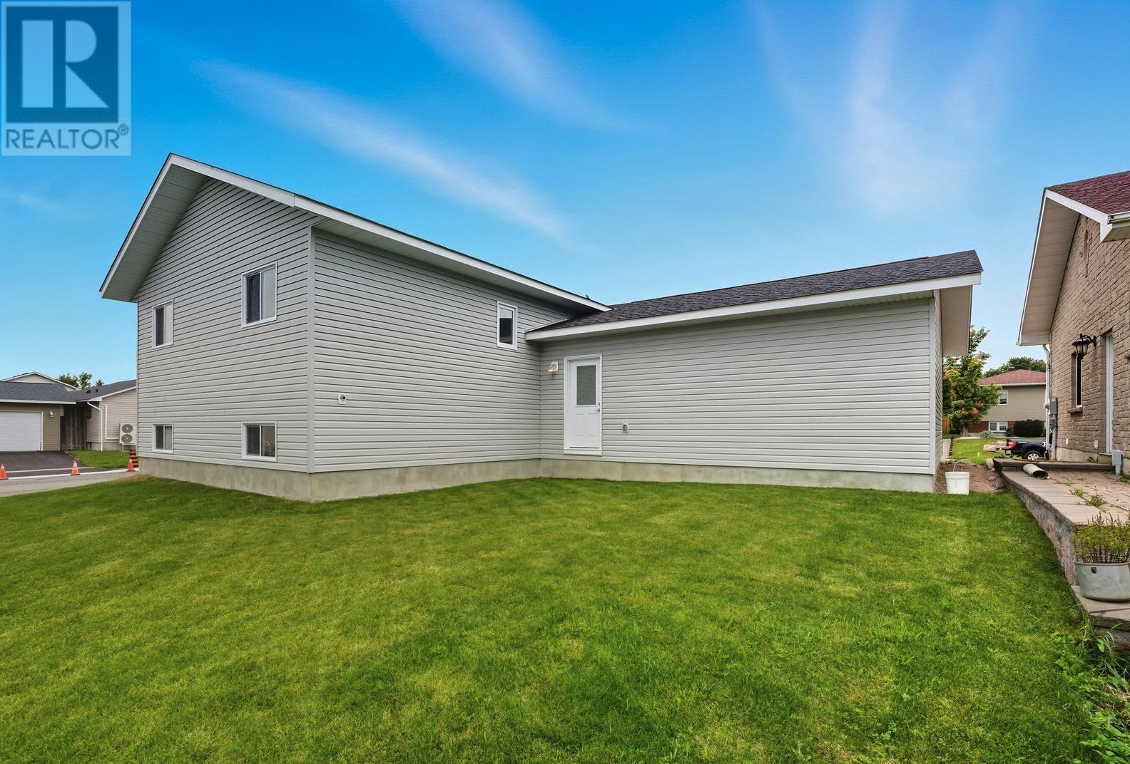 237 Pentagon Blvd Property Photo 4