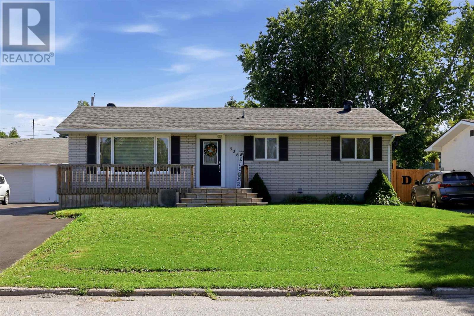 936 North ST Property Photo 1