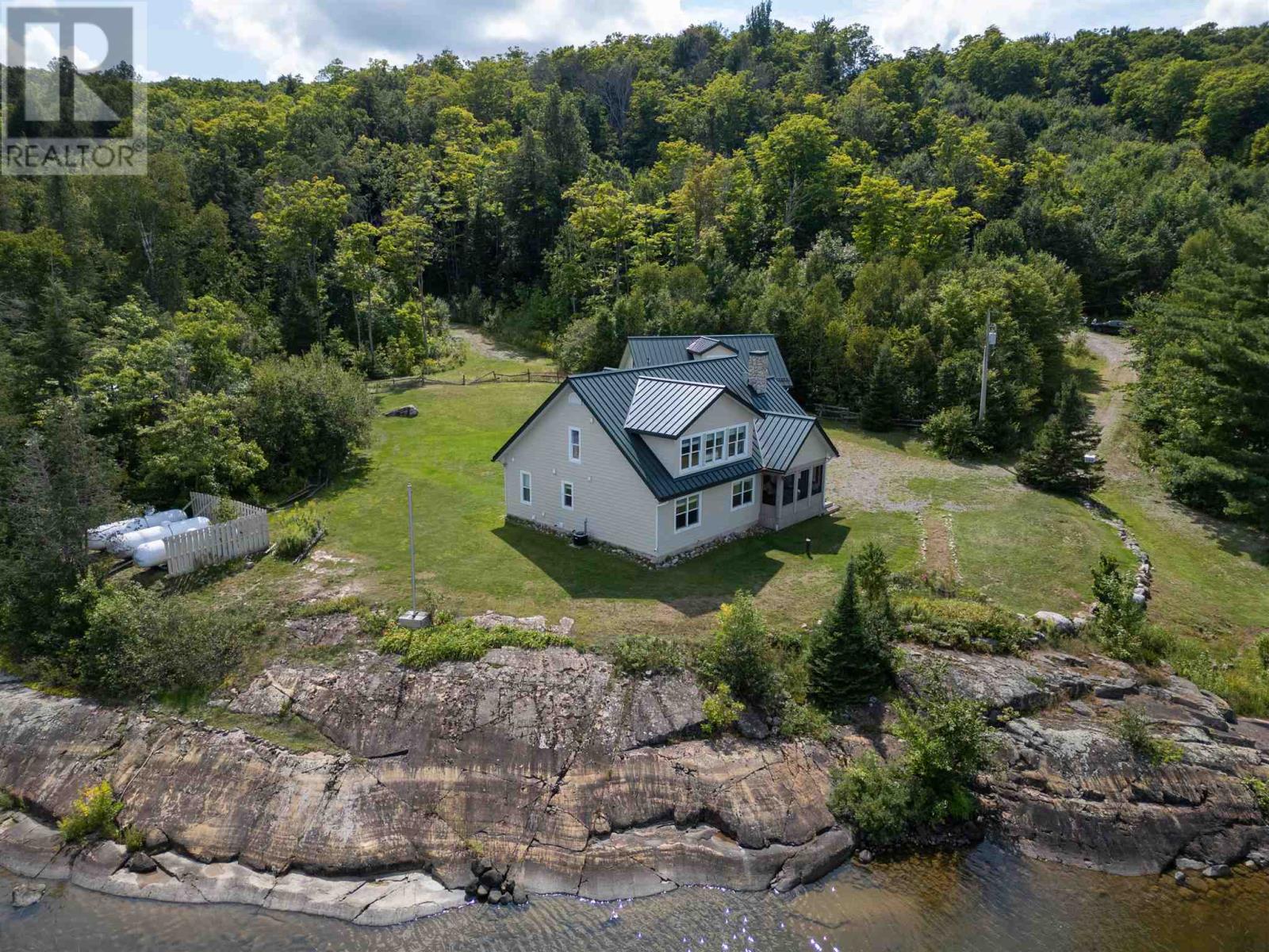 2129 Centre Line Rd Property Photo 3